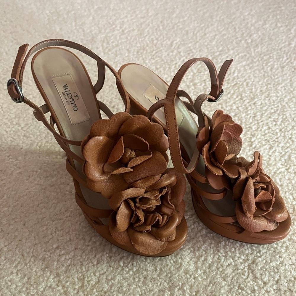 Valentino  platform cage sandal-oversized flowers Size 38